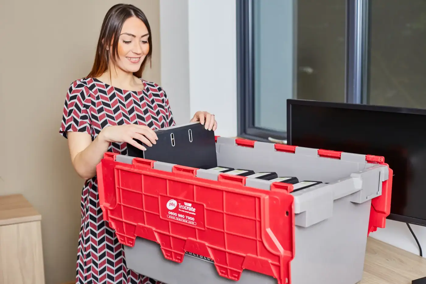 393A7889 A woman putting items on container